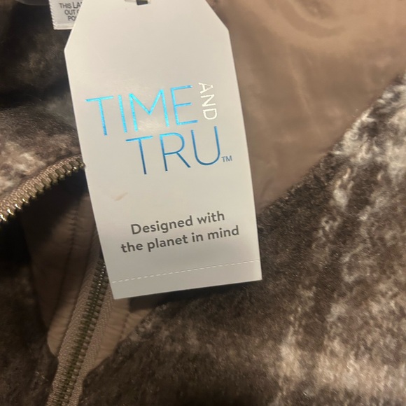 Time and Tru Brown Plaid Puffer Poncho - Picture 5 of 5
